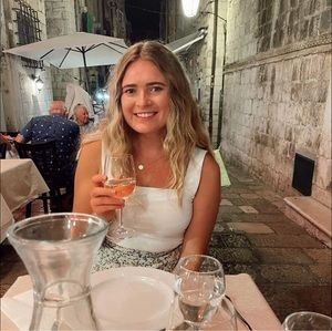 Meet your Posher, Lauren